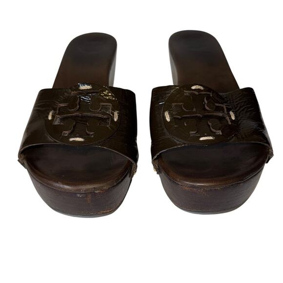 Tory Burch Patti Brown Patent Leather Logo Mules Gold Hardware Size 9.5 - Picture 3 of 15